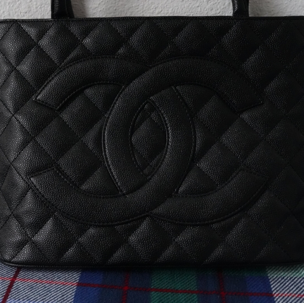 Black medium bag